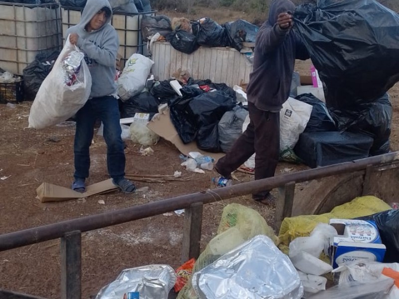 Acumulación de basura persiste en playa huatabampito