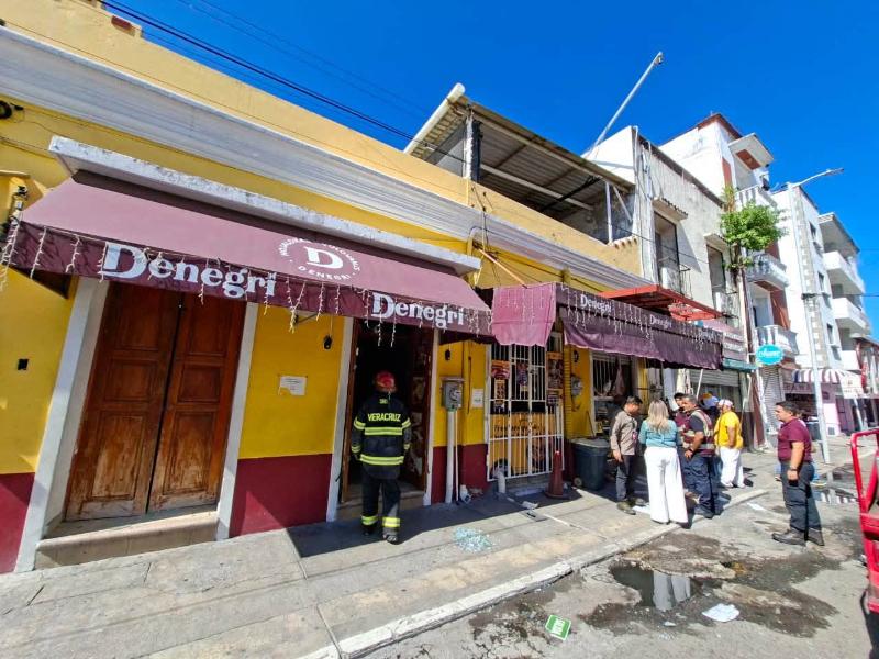 Acumulación de gas provoca explosión en negocio del centro de Veracruz
