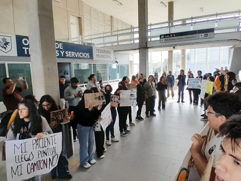 Acusa líder transportista intereses políticos detrás de protestas estudiantiles en León