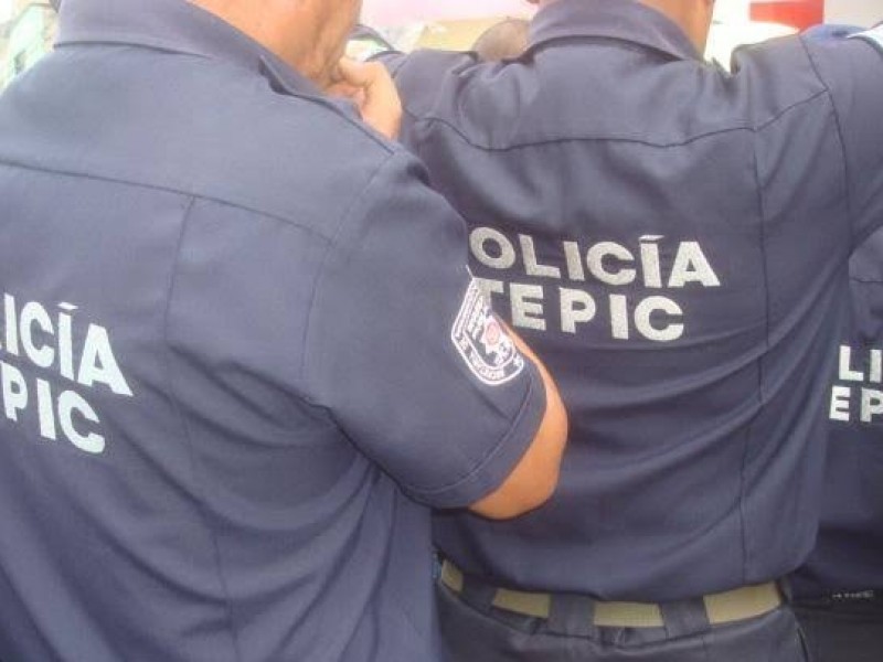 Acusan a policía de fotografiar a menores