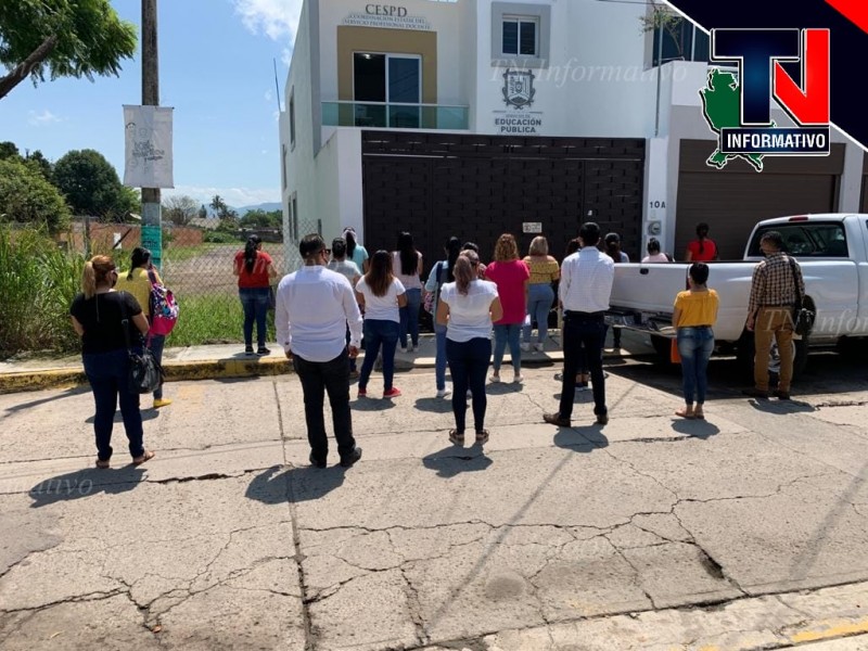 Acusan docentes discriminación durante otorgamiento de plazas