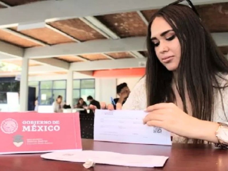Adelantan becas del Bienestar por lluvias en Nayarit