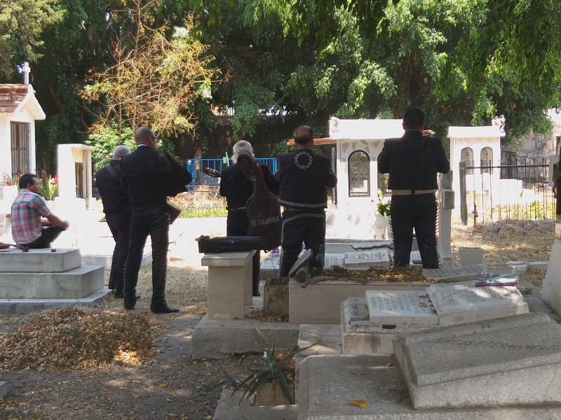 Adelantan visita al panteón por día de las madres