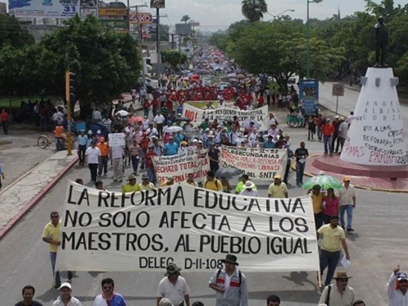 Adeudan millones a trabajadores de educación del estado en Chiapas