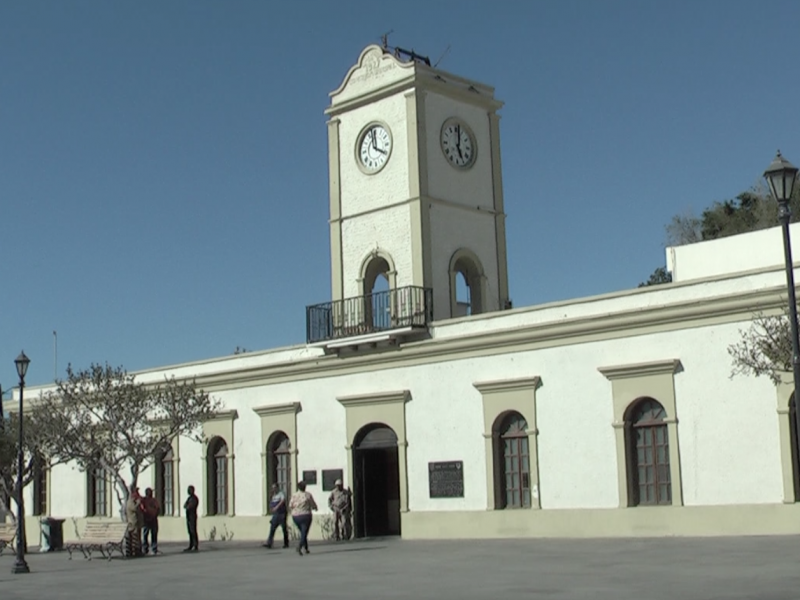 Administración municipal paga becas a estudiantes