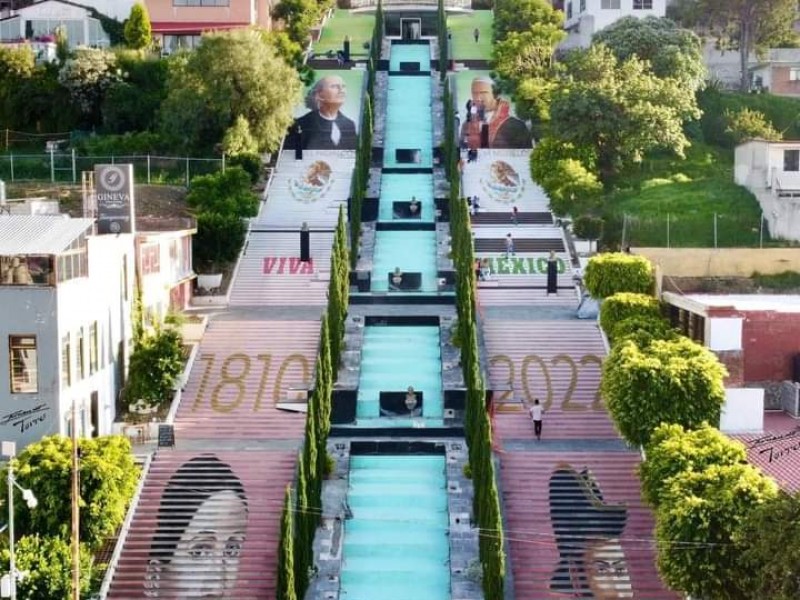 Adornan con rostros de héroes de Independencia escalinatas de Tlaxcala