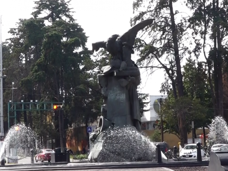Adornos navideños en calles de Toluca