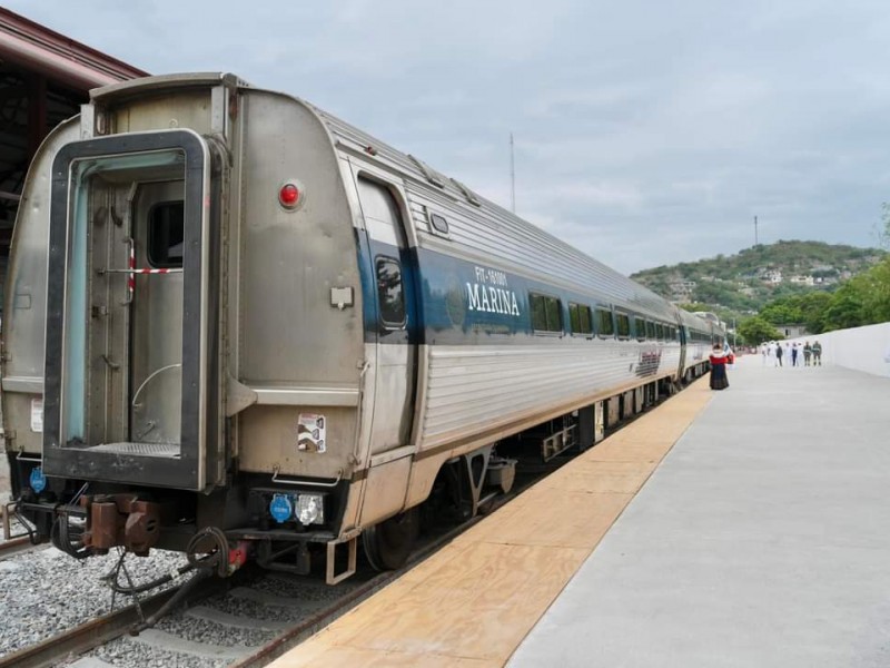 The Mexican government acquired the locomotives and carriages used in England