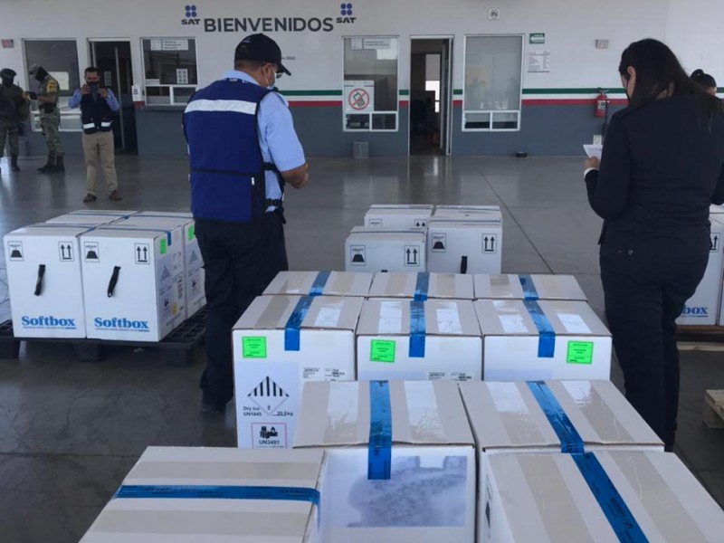 Aduana de Querétaro recibe nuevo embarque de vacunas Pfizer