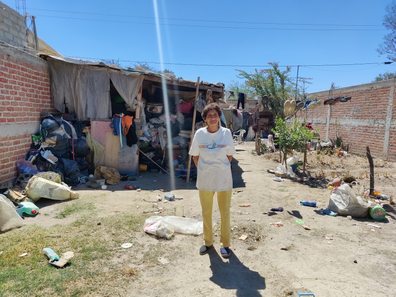 Adulto mayor e hijos sin comer por pobreza extrema