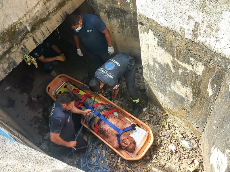 Adulto mayor herido tras caer en dren pluvial de El Posquelite