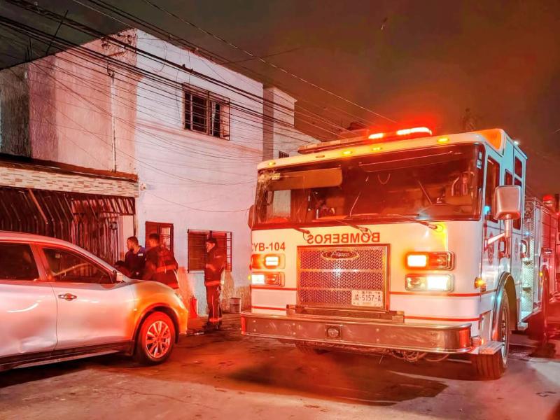 Adulto mayor resulta herido durante incendio en una vivienda de Zapopan