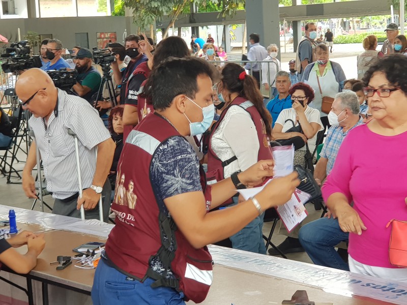 Adulto usan pensión para comprar medicinas