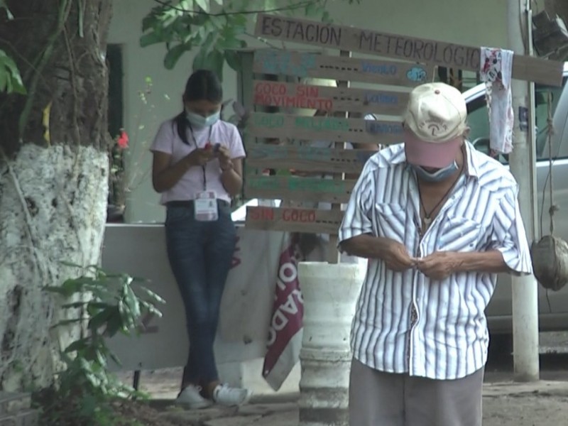 Adultos mayores a la espera de la Pensión del Bienestar