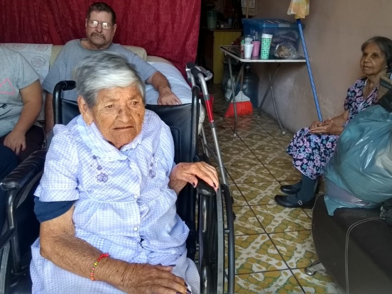 Adultos mayores abandonados en asilos por sus familias