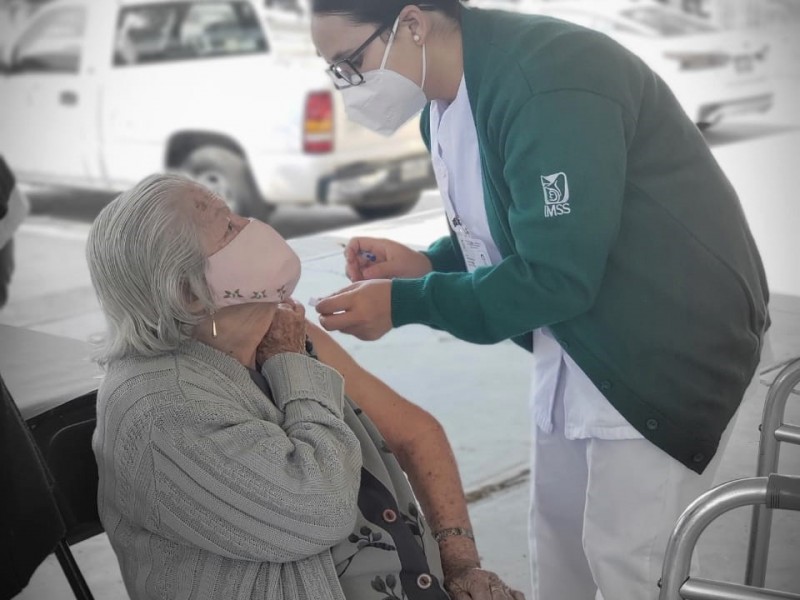 Adultos mayores de 13 municipios ya se encuentran vacunados