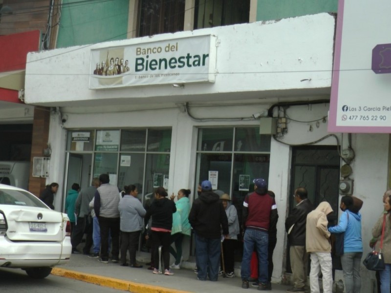 Adultos mayores piden más establecimientos de apoyos del bienestar