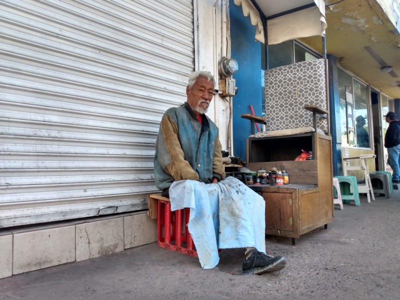 Adultos mayores por necesidad siguen laborando