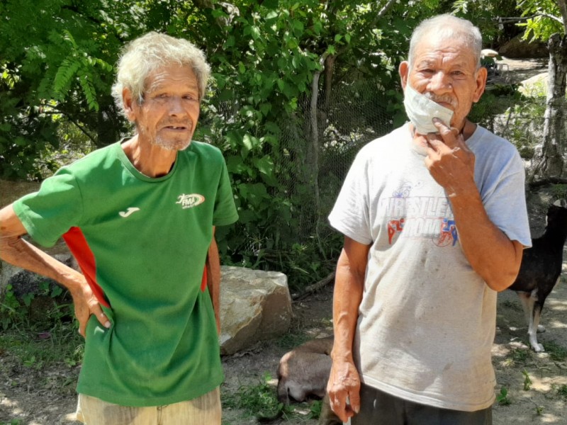 Adultos mayores sin apoyos hacen frente a la pandemia