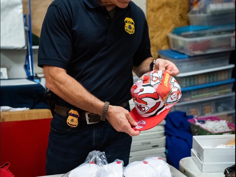 Advierten a consumidores sobre productos piratas