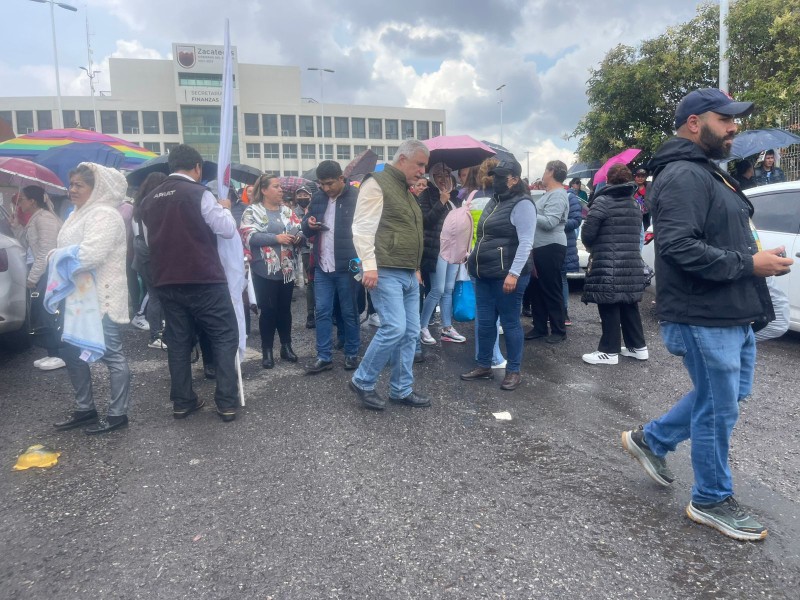 Advierten bloqueos por adeudo de sueldos en escuelas vinculadas a José Narro