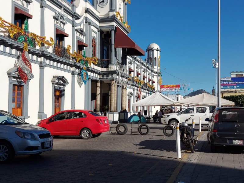 Advierten maestros, plantón no se levantará aunque paguen lo adeudado