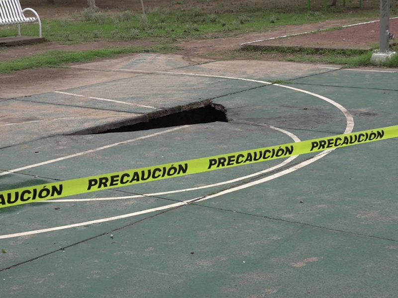 Advierten sobre baches y hundimientos provocados por lluvias