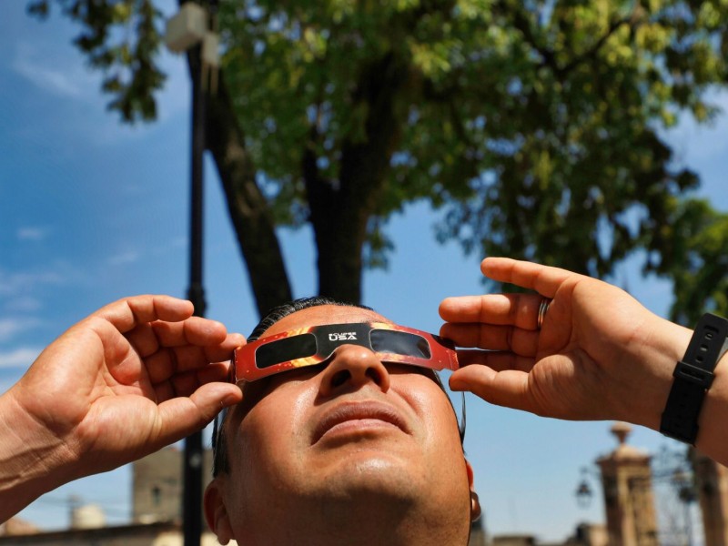 Advierten sobre daños por observar el eclipse sin protección