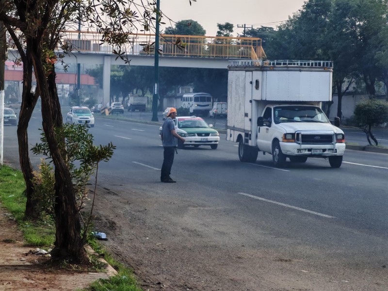 Advierten sobre lanzamiento de piedras a vehículos en vialidades