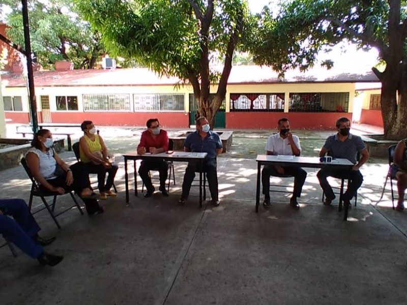 Advierten toma de la secundaria Carolina Coronado, faltan maestros