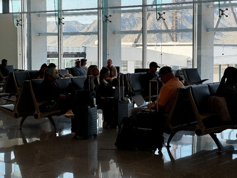 Aeropuerto de Los Cabos continúa operaciones normales ante Huracán Lorena