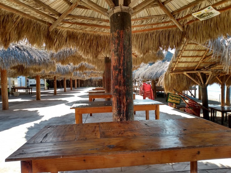 Afectó a restauranteros cierre de playa El Maviri