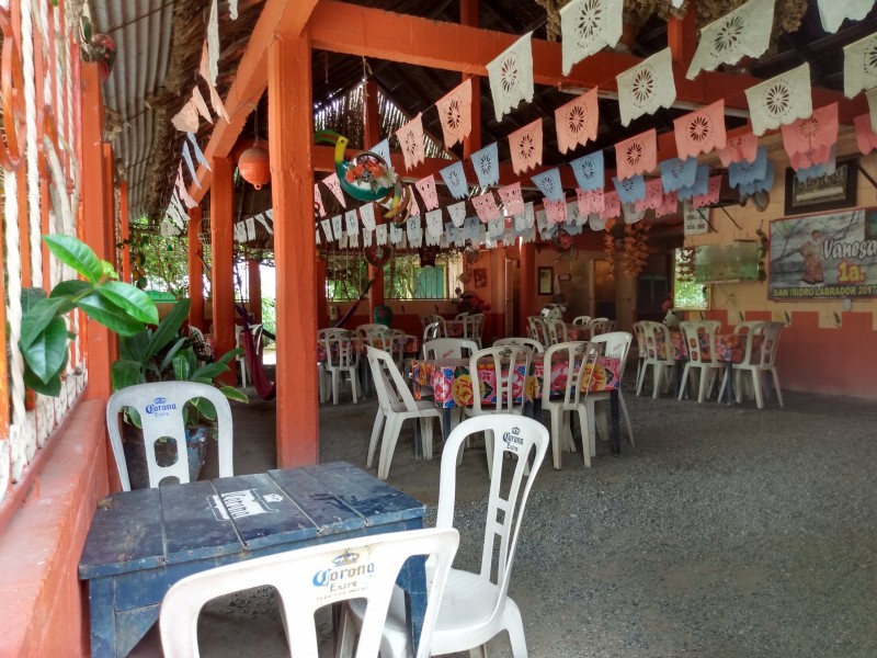 Afectaciones económicas reportan restauranteros de Santa María Mixtequilla