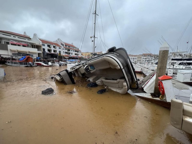 Afectaciones en la Marina de Cabo San Lucas por el Huracán Lorena
