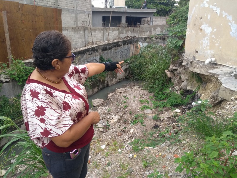 Afectación en vivienda por deslave de muro