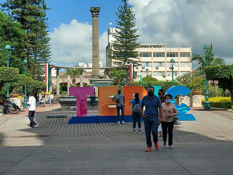 Afectados comerciantes de centro histórico por retiro de maxiletras Tepic