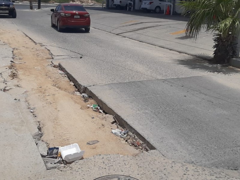 Afectan baches a ciudadanos