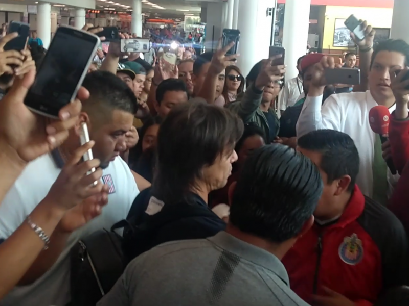 Afición recibe a Matías Almeyda