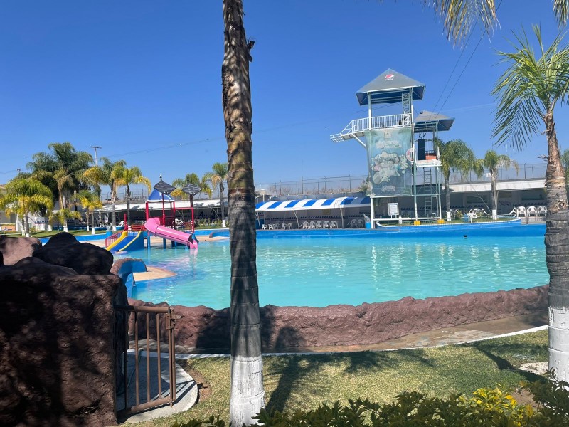 Afluencia de turistas en el balneario de Splash