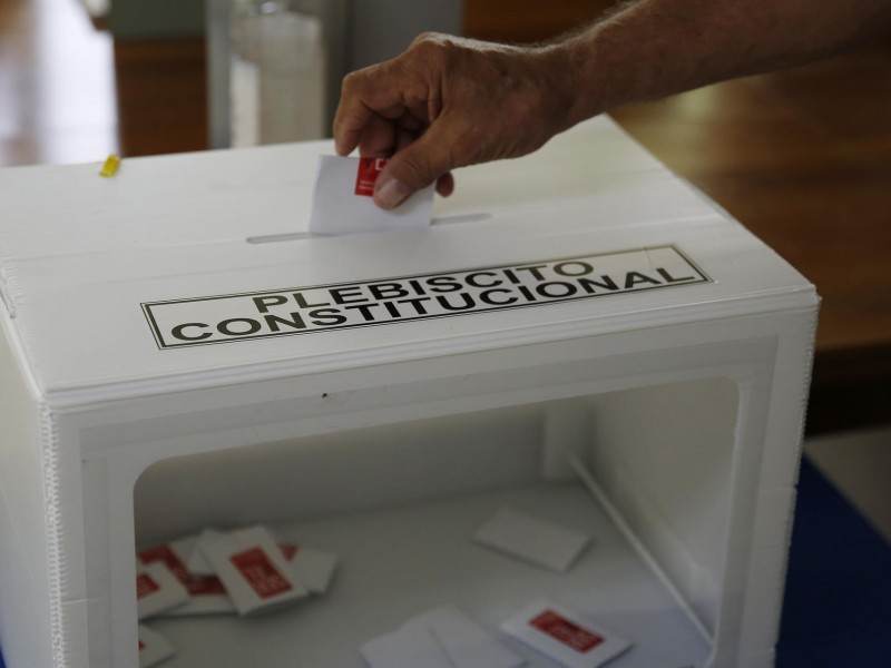 Afluencia masiva para plebiscito en Chile
