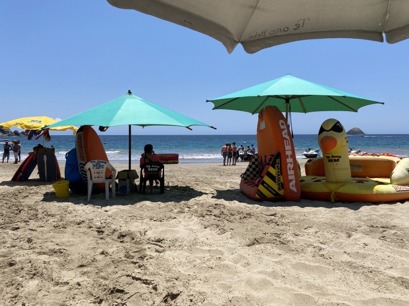 Afluencia regular reportan deportes acuáticos de Ixtapa-Zihuatanejo esta Semana Santa