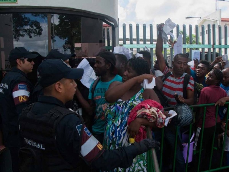 Africanos irrumpen Estación Migratoria en Tapachula