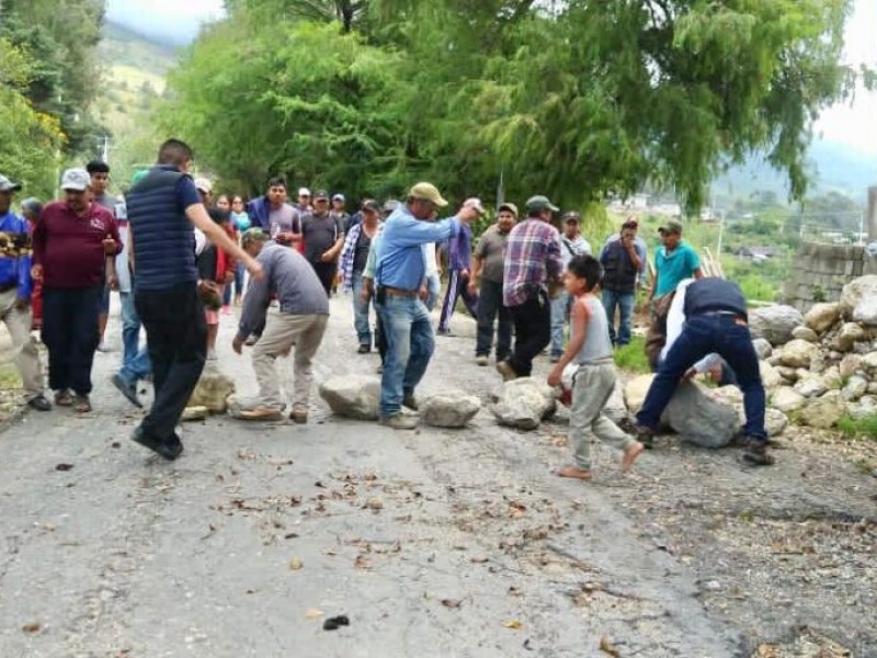 Agentes municipales denuncian intromisión de autoridades en la Mixteca