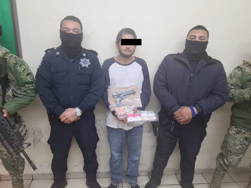 AGENTES DE LA POLICÍA MUNICIPAL ATRAPAN A PRESUNTO LADRÓN