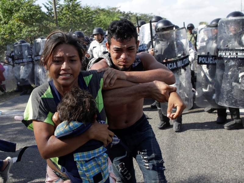 Agentes migratorios desintegran cuarta caravana migrante