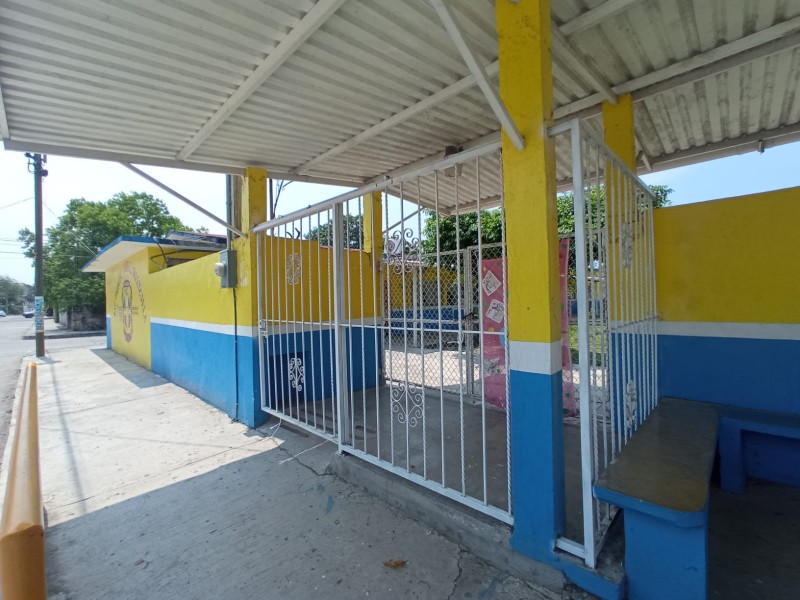 Agilizan trámites de escrituras para escuelas en Tuxpan