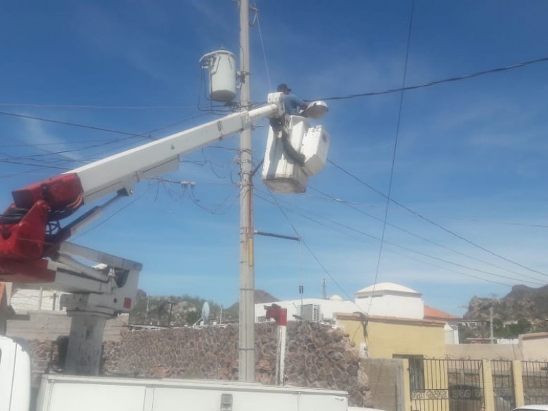 Agradecen vecinos de las Plazas alumbrado