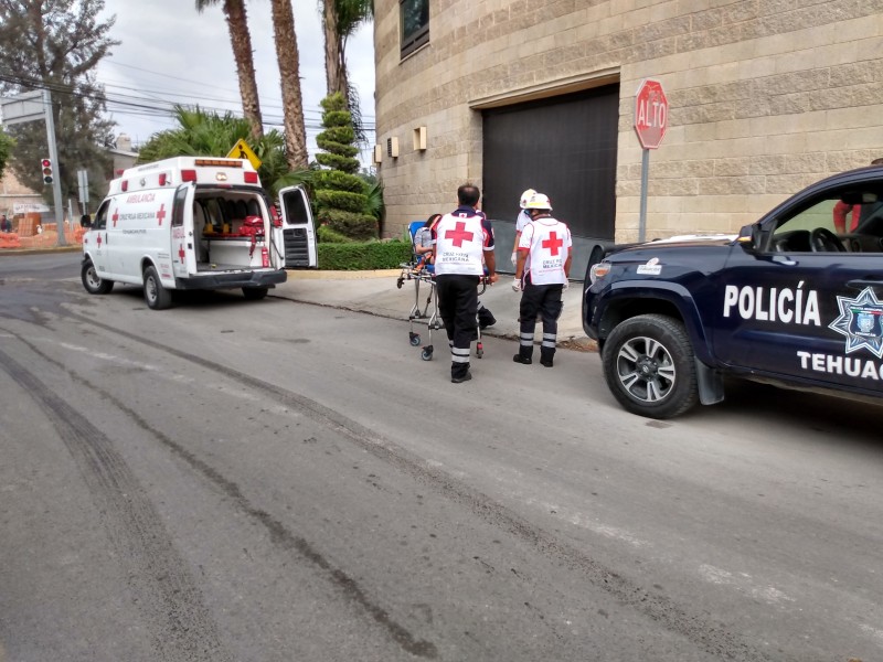 Agreden a joven dejándola fuera de motel