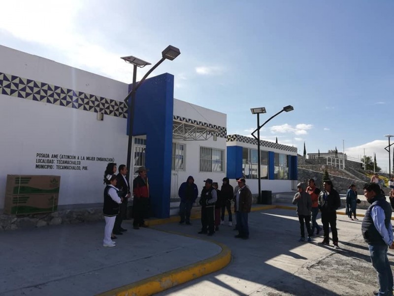 Agreden a personal y causan destrozos en Hospital de Tecamachalco