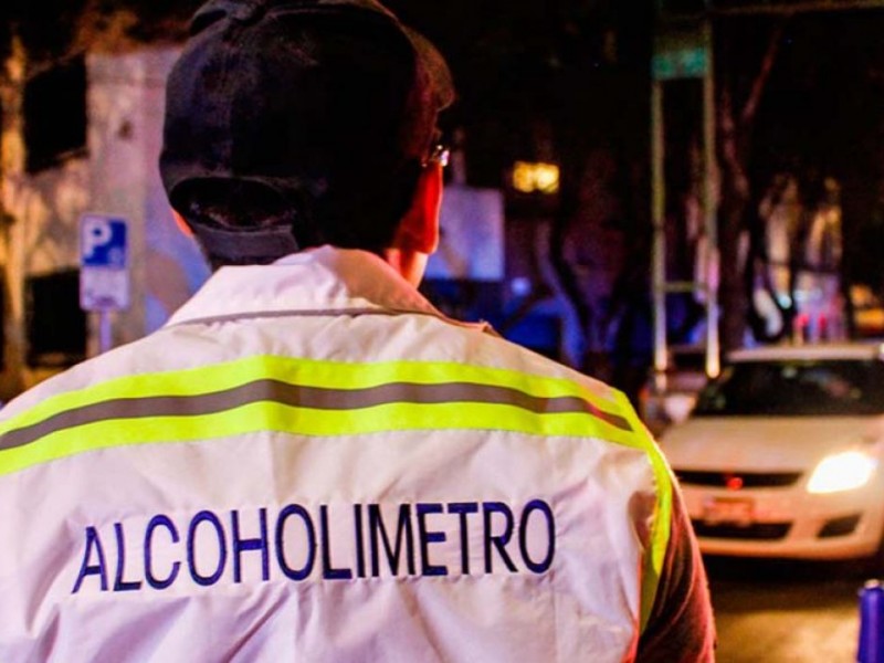 Agreden a policías por alcoholímetro en Iztapalapa